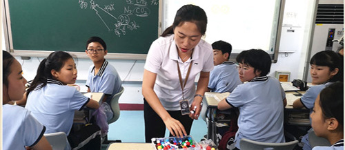 <b>化学课——物质的微观世界</b>